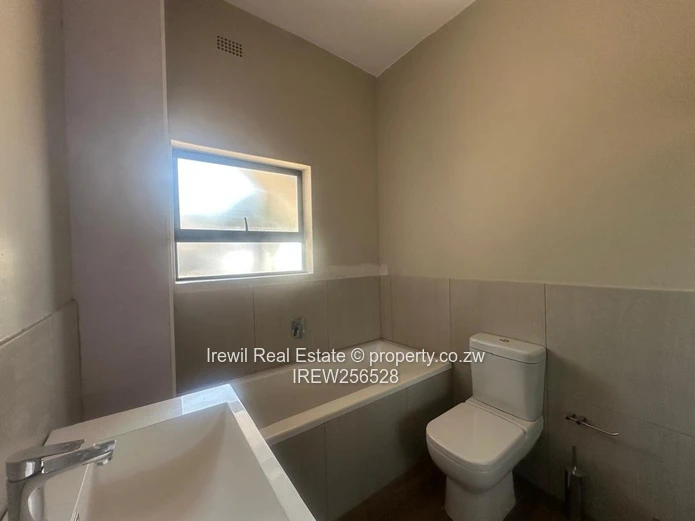 3 Bed Apartment Avondale to Let