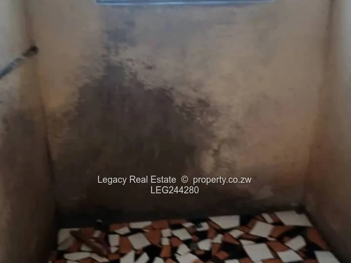 Chitungwiza Unit C House For Sale With Cottage