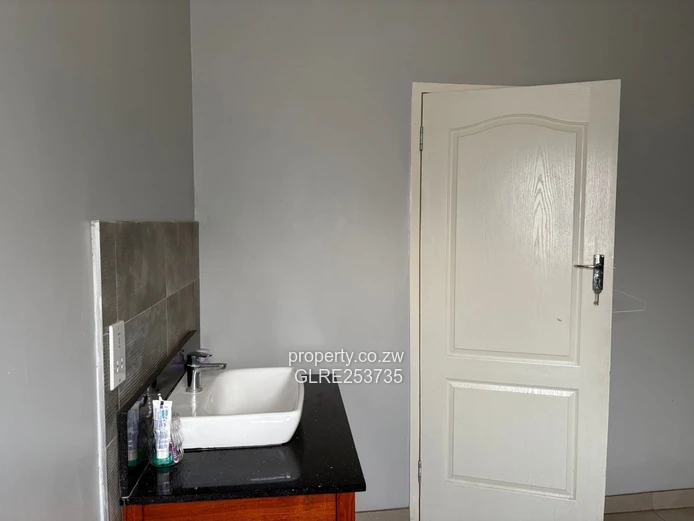 Stylish 2-Bed Flat in Westgate with Borehole & Patio