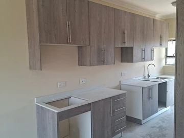 2 Bedroom Flat & Apartment
