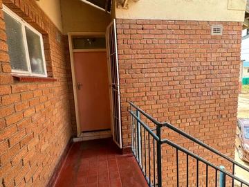 2 Bedroom Flat & Apartment