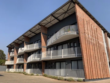 2 Bedroom Flat & Apartment