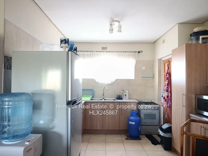 Modern 3-Bedroom Apartment in Prime Marlborough Location – $650 (Sole Mandate)