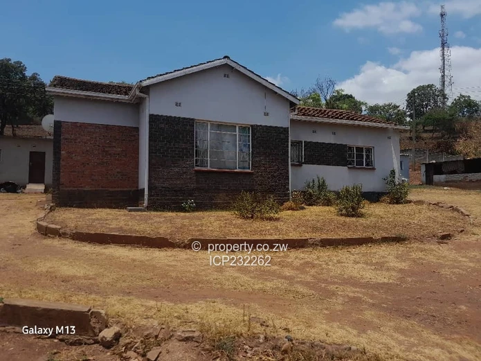 Spacious 4-Bed Family Home on 1800m² in Westwood