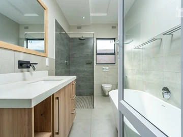 4 Bedroom Garden Flat