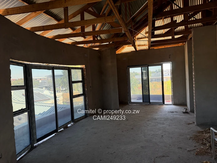 Spacious 6-Bed Arlington Home on 2777m² with Borehole