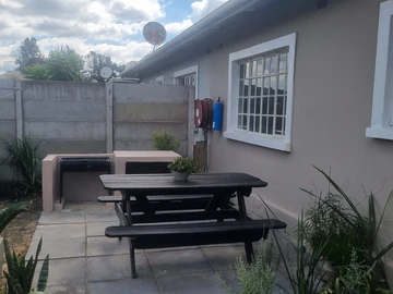 2 Bedroom Flat & Apartment