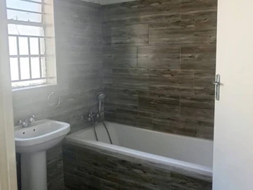 4 Bedroom Flat & Apartment