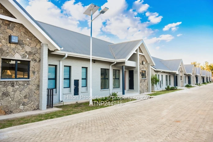 Modern 3ed Garden Flat in Meyrick Park — Pool & Borehole