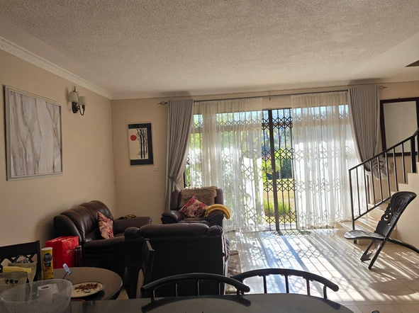 2 Bedroom Flat & Apartment