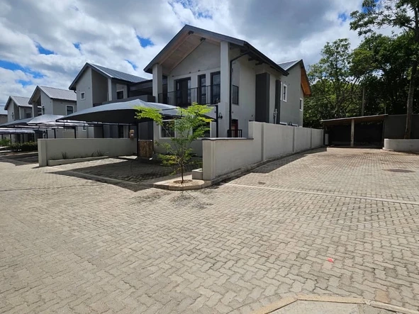 3 Bedroom Flat & Apartment