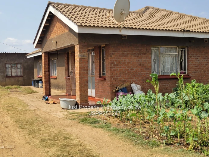 5 bedroomed house with 2 bedroom cottage 