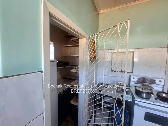 Family Home in Famona — 3-bed, Pool & Borehole on 2,360m²