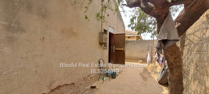 4 bedroom house for sale in Damofalls - Ruwa