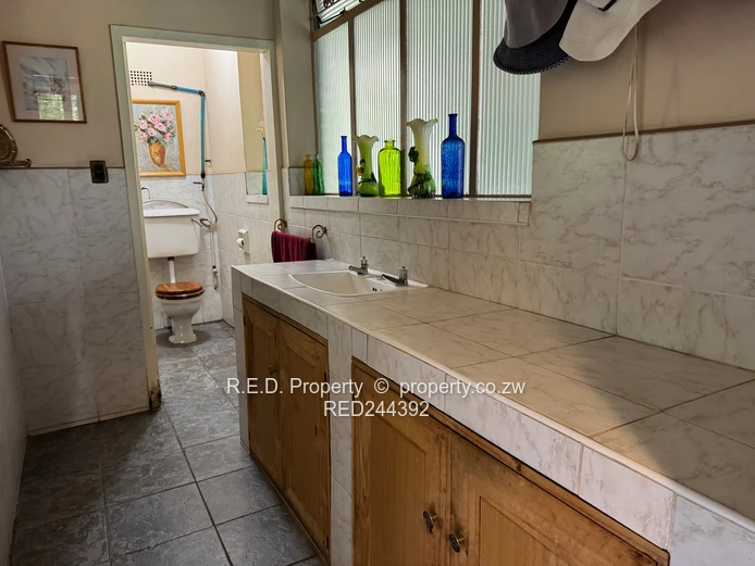 Stunning Family Residence In Hillside!