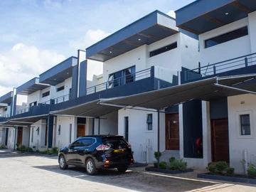 4 Bedroom Garden Flat