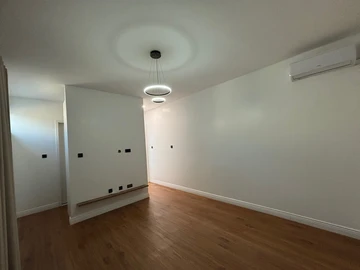 4 Bedroom Flat & Apartment