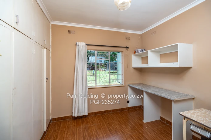 Spacious home walking distance to St Johns College  (Sole Mandate)