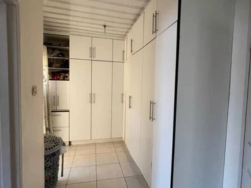 6 Bedroom House