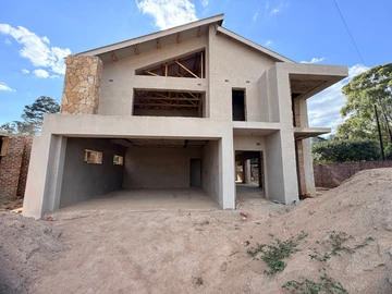 4 Bedroom Flat & Apartment