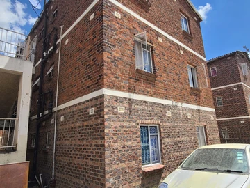 2 Bedroom Flat & Apartment