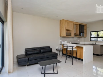 2 Bedroom Flat & Apartment