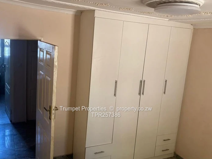 4-Bed Norton Home — Title deeds, Borehole