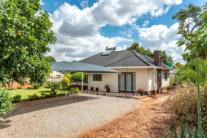 4- bedroom En suite Home on 1160sqm in Hillside