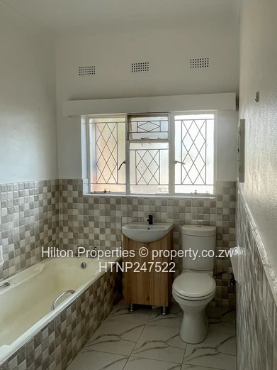 Marlborough 2-Bed Garden Flat — Veranda, Borehole & Lawn