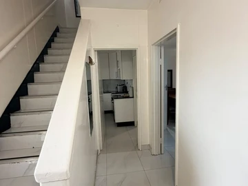 2 Bedroom Flat & Apartment