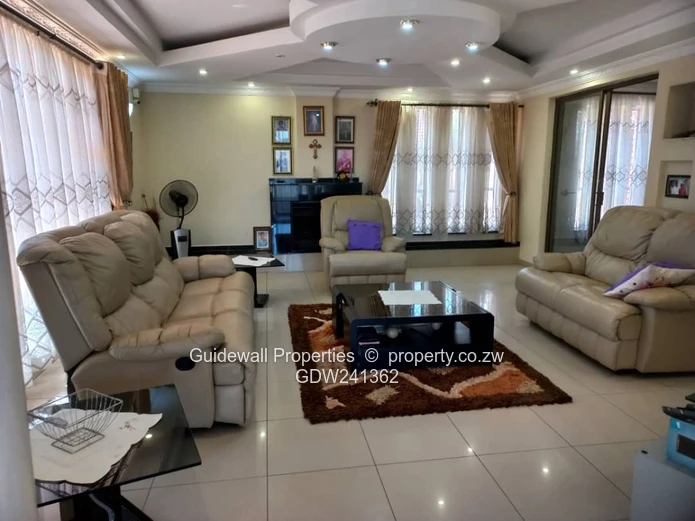 Spacious 6 bed double storey for sale in Glenlorne