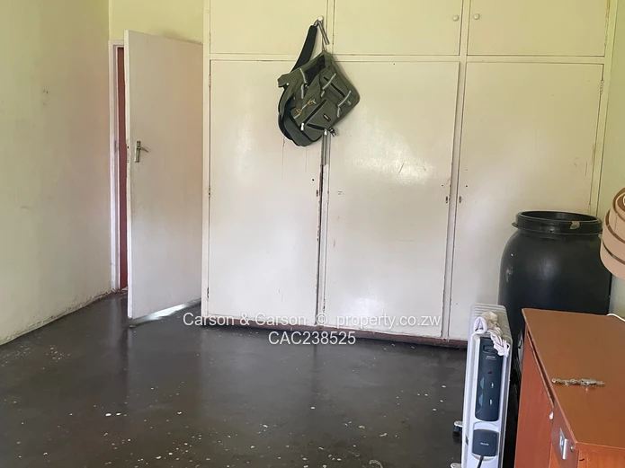 Strategically positioned Oldie house for sale 