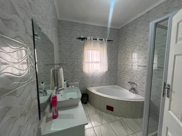 3 Bedroom Garden Flat