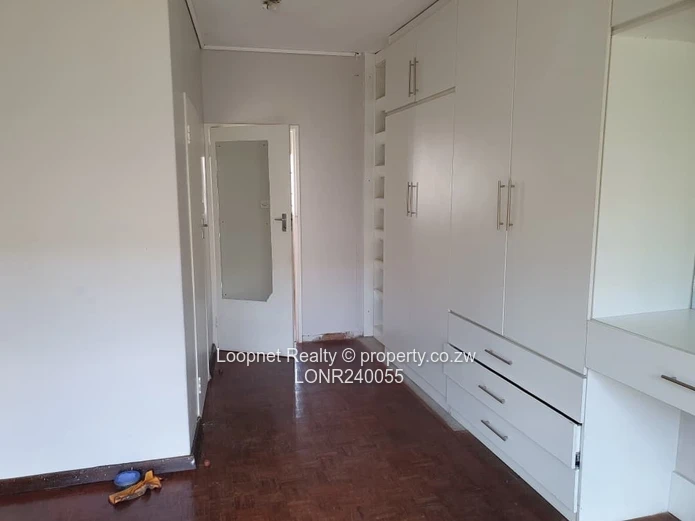 Spacious 3-bed Garden Flat in Avenues — Private Garden & Borehole