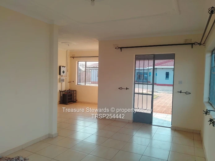 3-Bed Cottage with Borehole & Solar in Gletwin Park