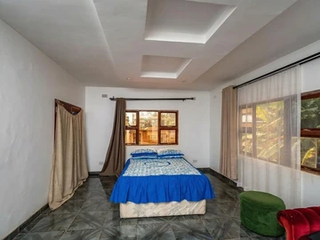 7 Bedroom House