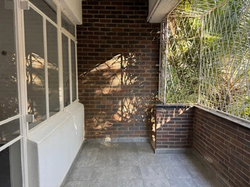 2 Bedroom Flat & Apartment