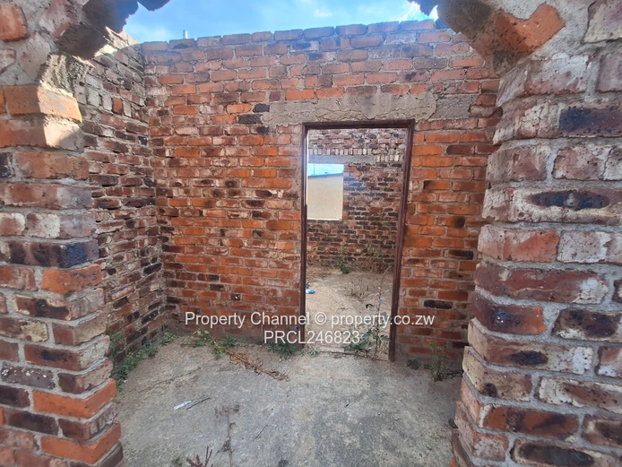 Unfinished 4-Bed Shell with Garage & En-Suite in Glaudina