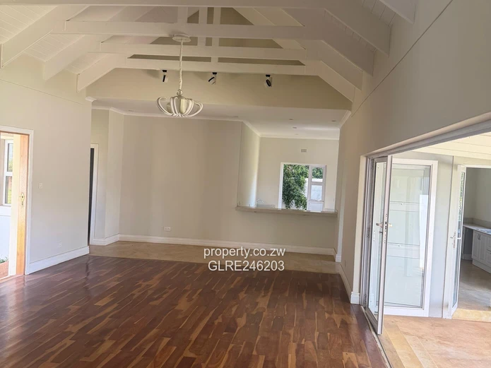 Helensvale 3-Bed Home, Light Hallway, 1.81ha & Borehole