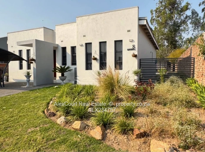 Modern And Spacious Cluster Home in Prime Greendale!