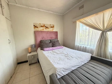 3 Bedroom Flat & Apartment