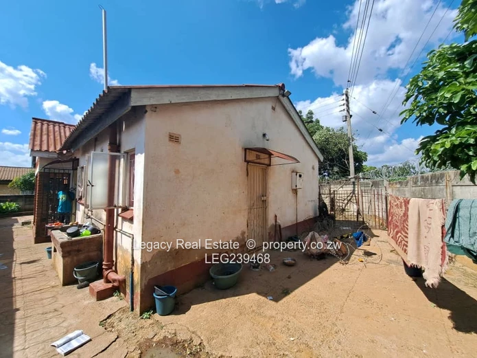 Dzivarasekwa Gunhill Family Home with ensuite & borehole