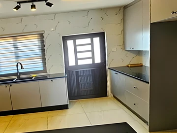 3 Bedroom Flat & Apartment