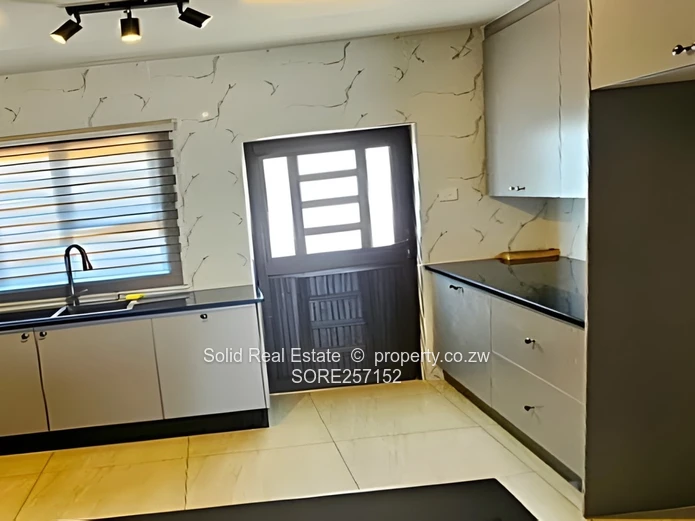 Modern 3-Bed, 2-Bath Flat in Tynwald — Borehole
