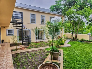 3 Bedroom Flat & Apartment