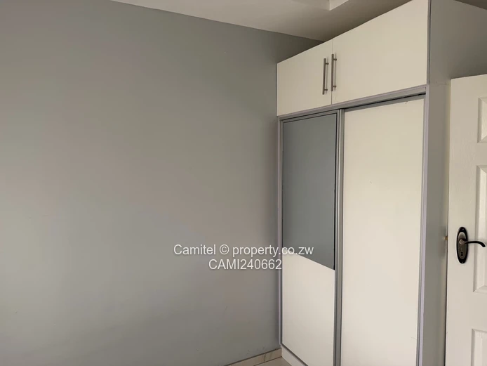 2 bed cluster in Arlington with borehole ,back up solar system 