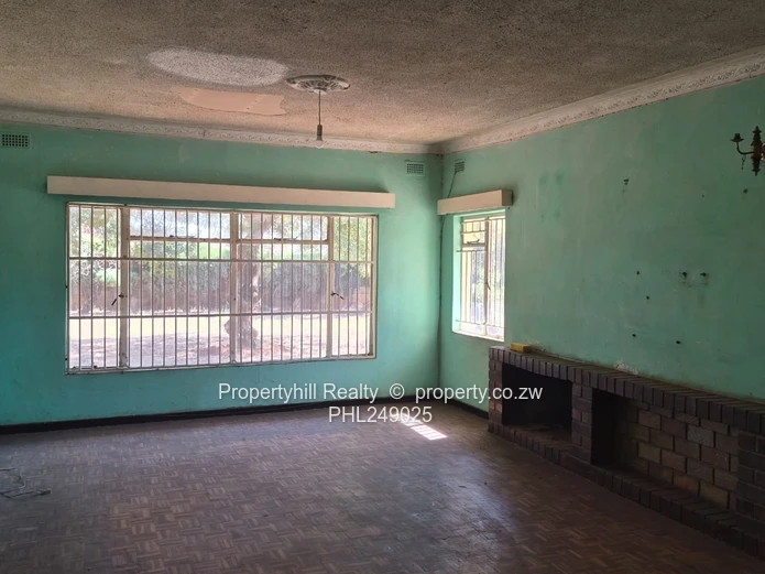 Spacious 4-Bed Family Home on 5000m² with Borehole (Sole Mandate)
