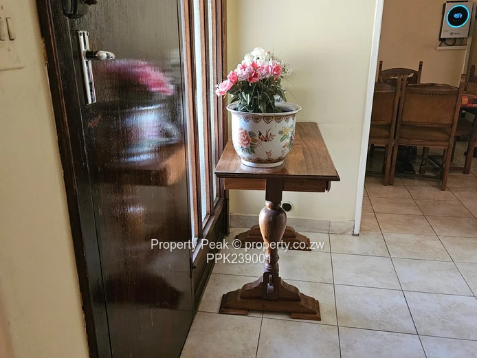 Solid House In Mt Pleasant For Rent Good Location Close To Groombridge Shopping Centre. (Sole Mandate)