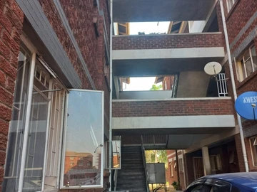 2 Bedroom Flat & Apartment