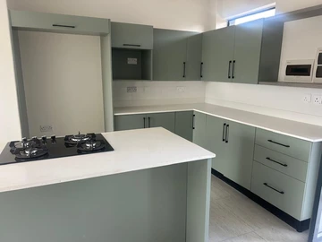 2 Bedroom Flat & Apartment